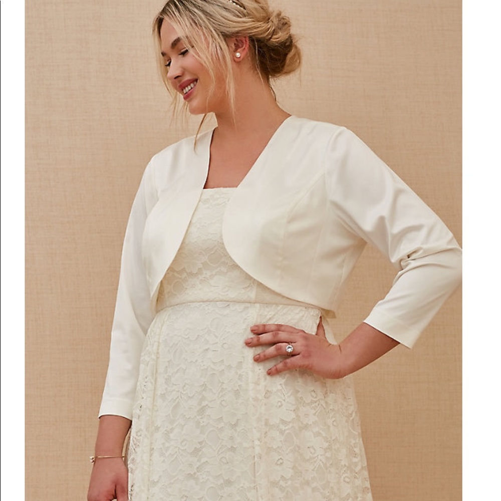 Torrid Ivory Satin Bridal Shrug